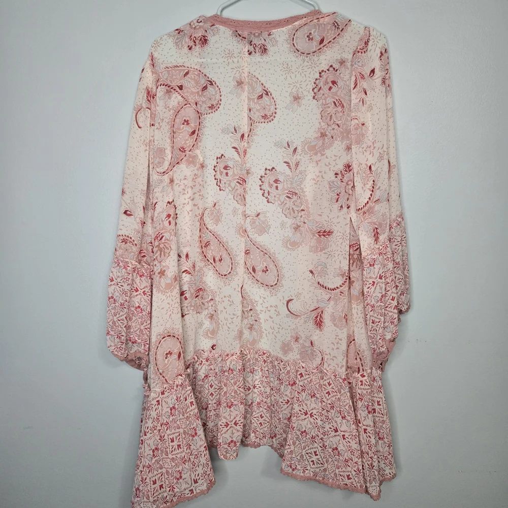 Torrid Pink and Cream Floral Kimono 2X - Picture 3 of 6